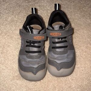 Keen Little Kids' Knotch Peak Sneaker 9T